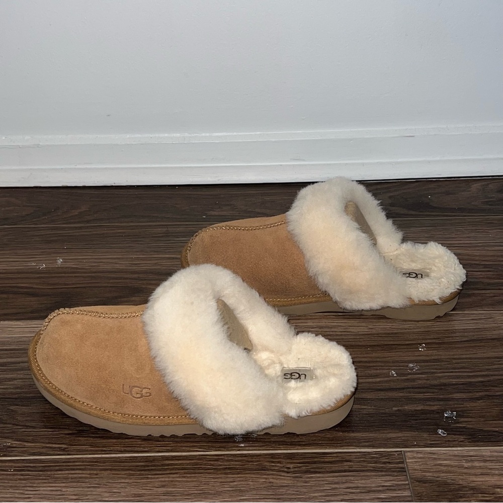 UGG Slippers - Picture 3 of 6